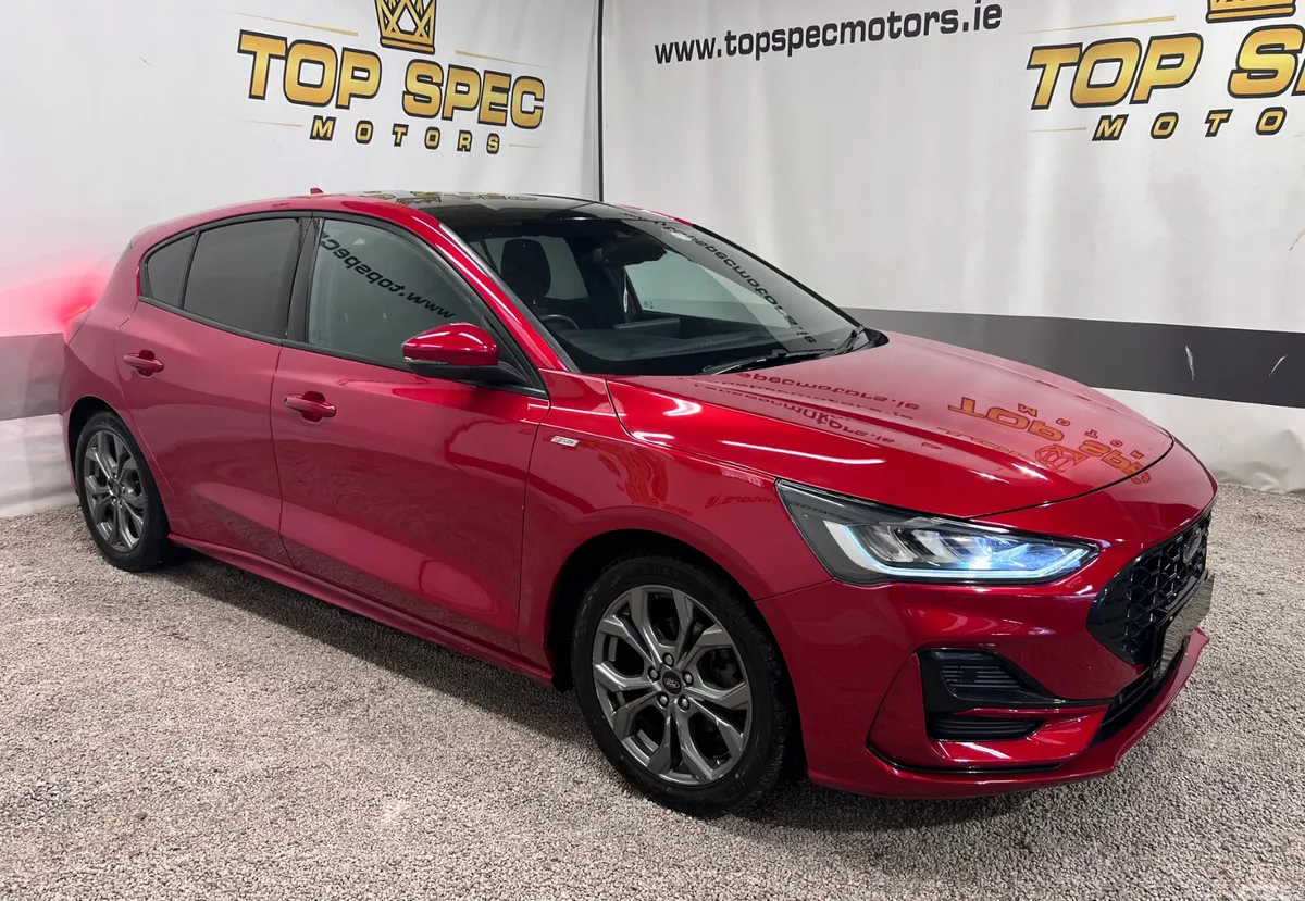 Ford Focus Hatchback, Petrol, 2023, Red