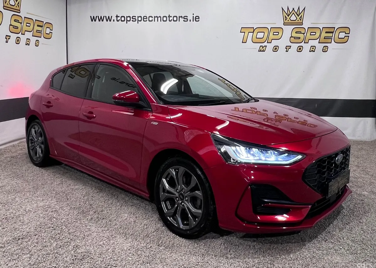 Ford Focus Hatchback, Petrol, 2023, Red