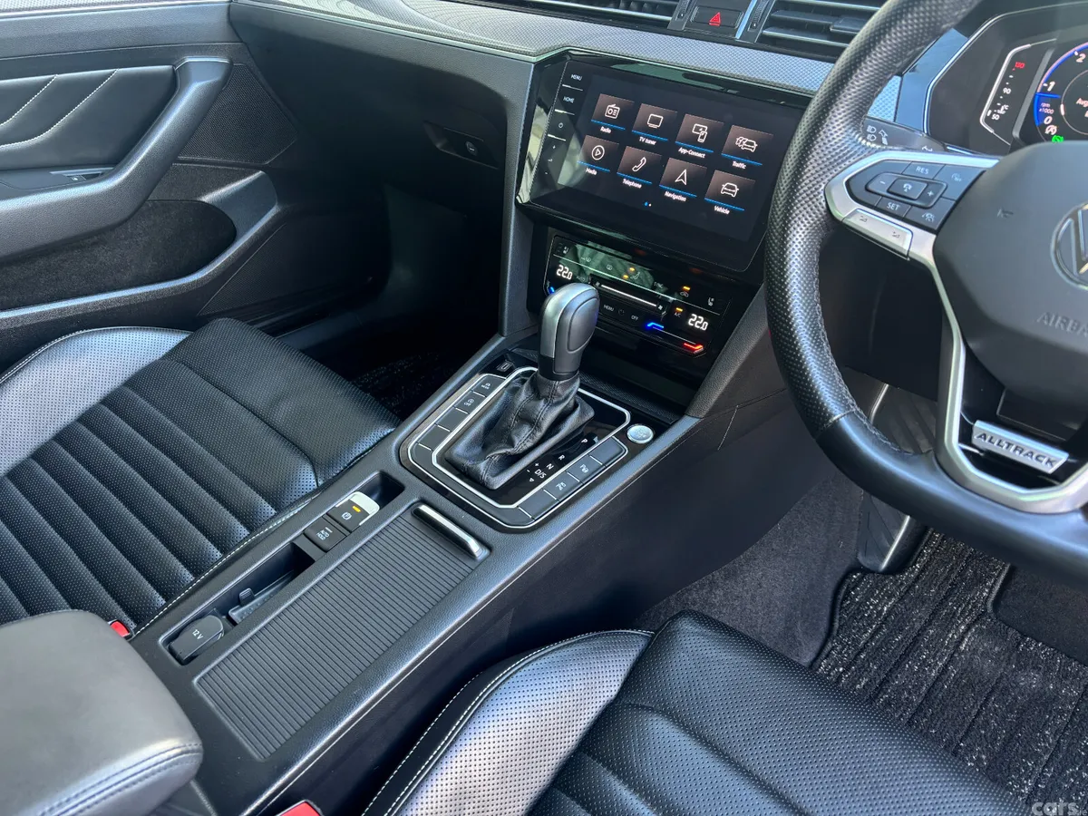 Volkswagen Passat Estate, Diesel, 2021, Blue