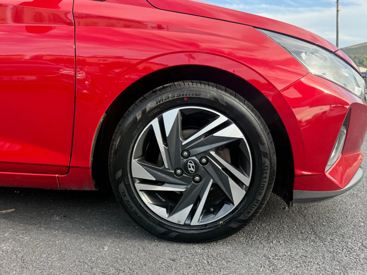 Hyundai i20 Hatchback, Petrol, 2022, Red