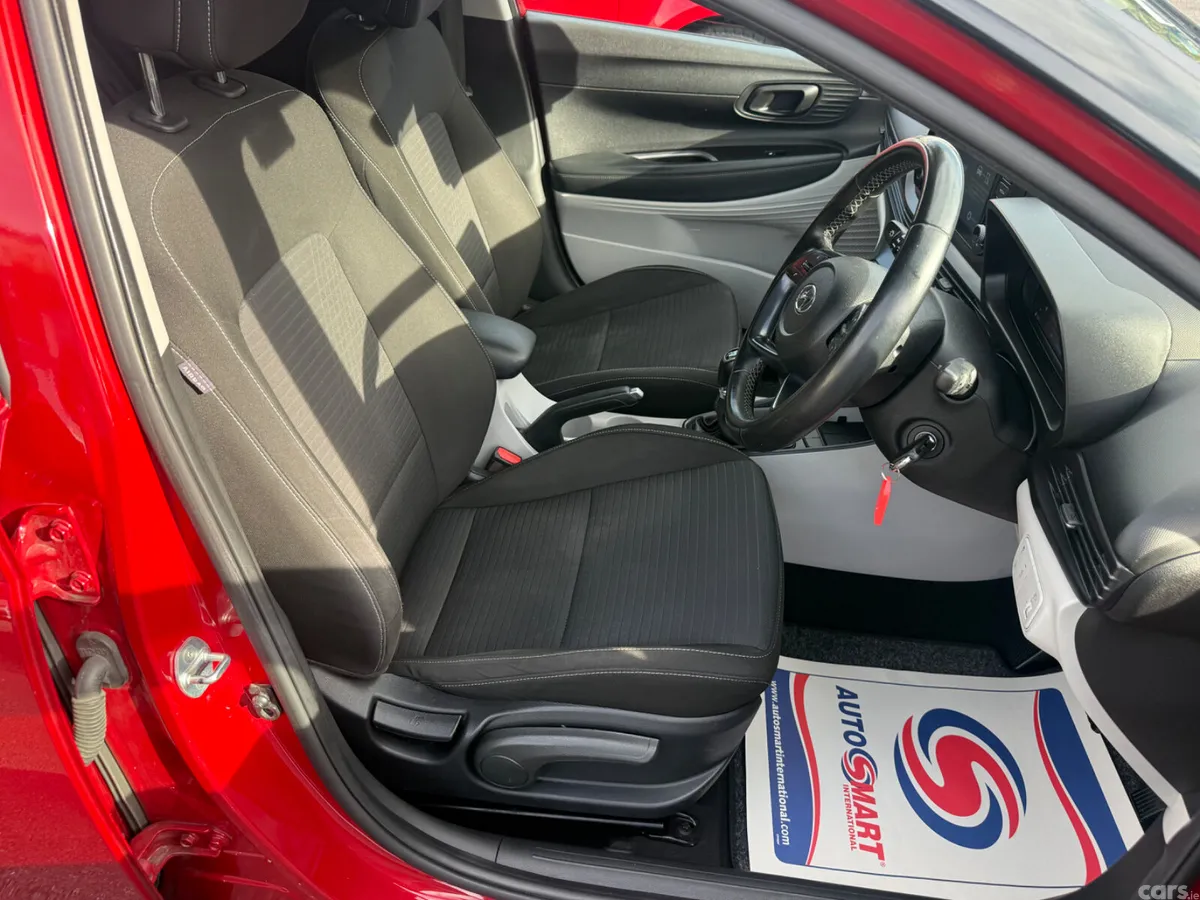 Hyundai i20 Hatchback, Petrol, 2022, Red