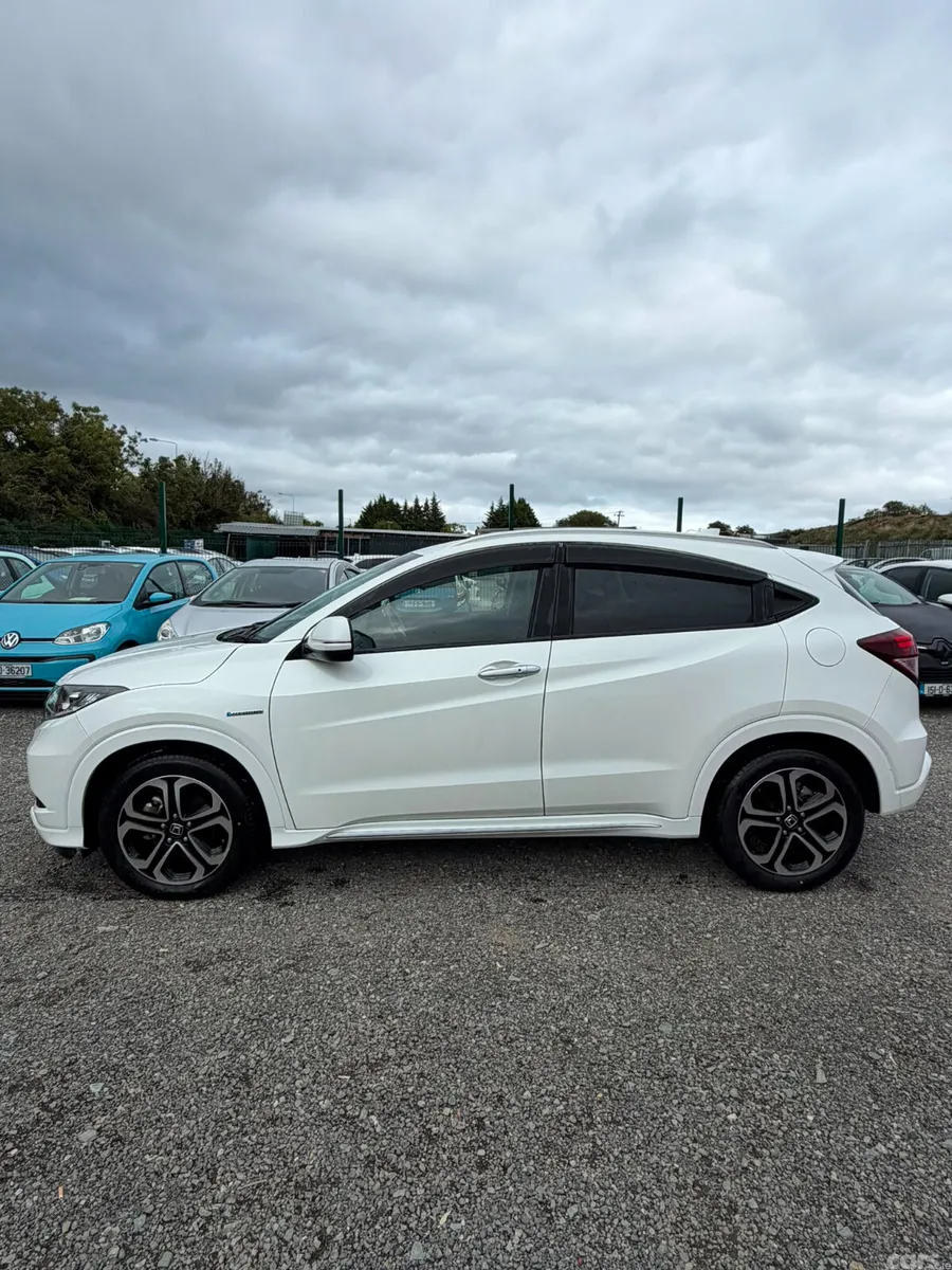 Honda Vezel SUV, Petrol Hybrid, 2017, White