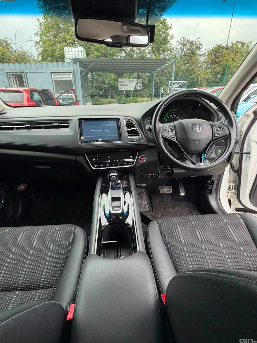 Honda Vezel SUV, Petrol Hybrid, 2017, White