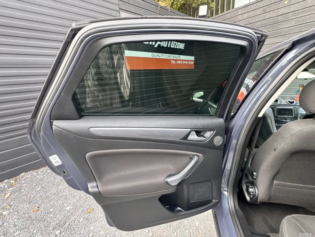 Ford Mondeo Hatchback, Diesel, 2014, Grey