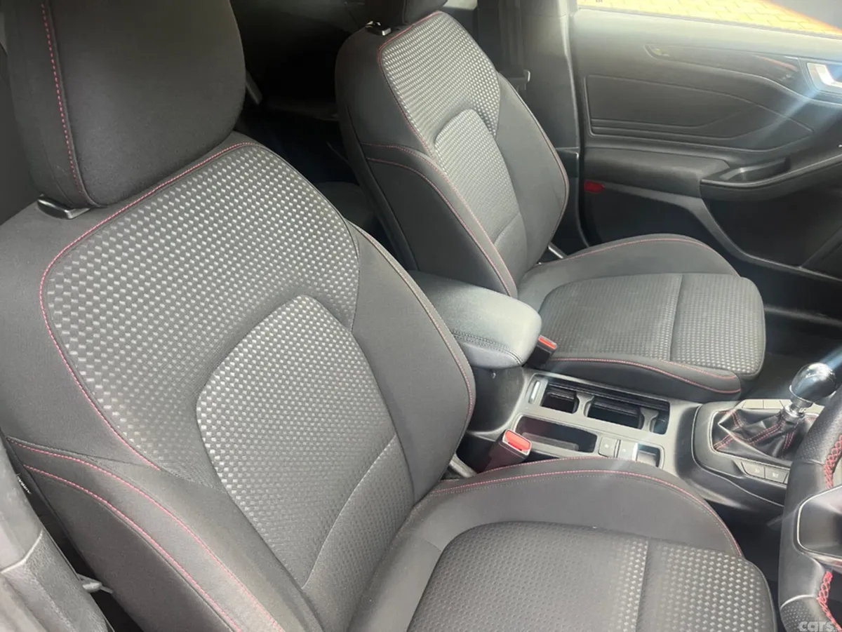 Ford Focus Hatchback, Diesel, 2021, Grey