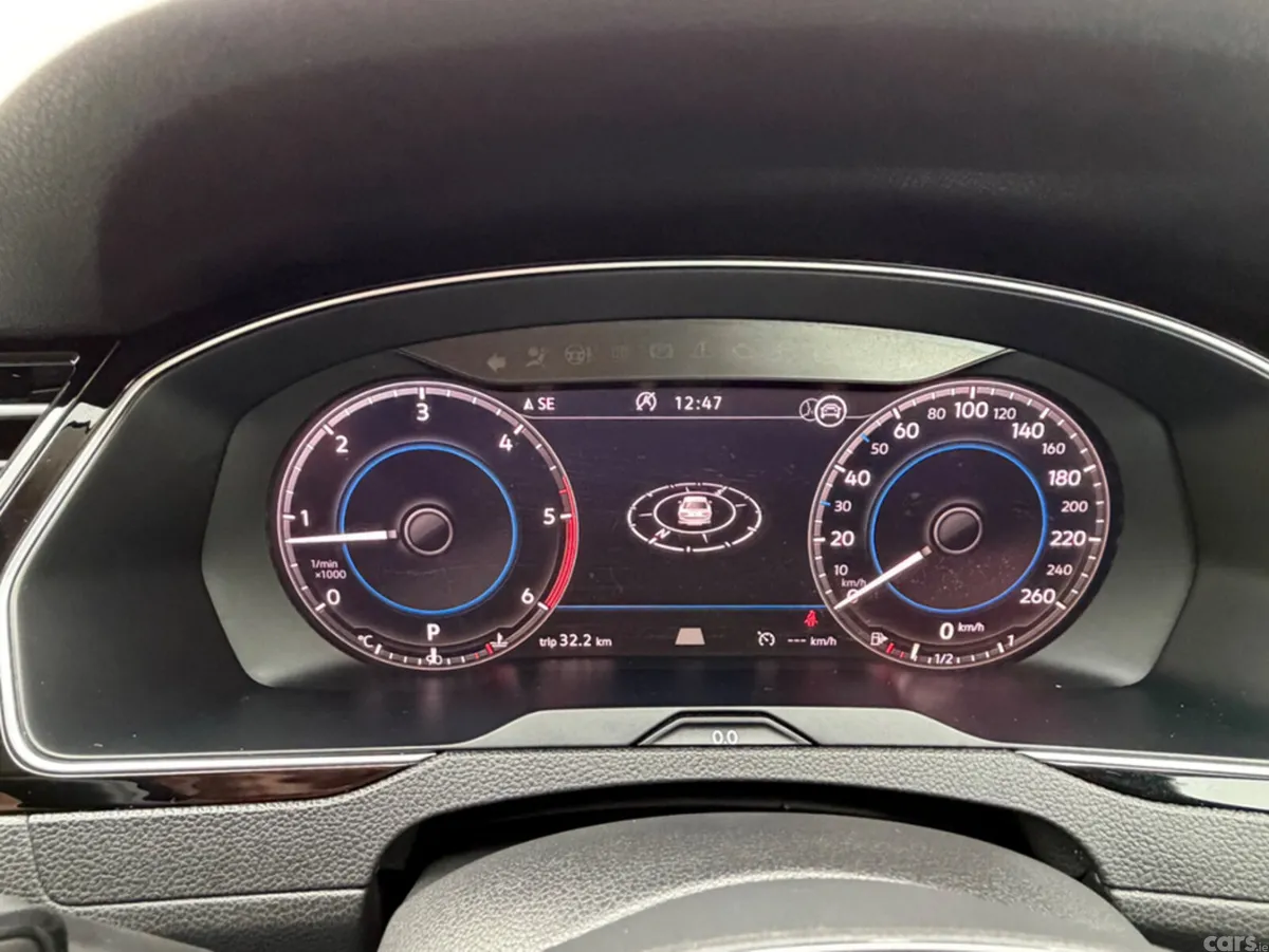 Volkswagen Passat Saloon, Diesel, 2019, Grey