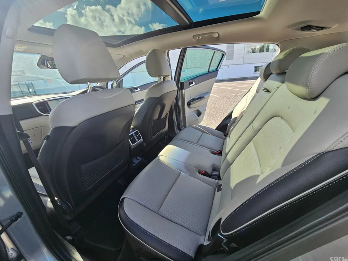 Kia Sportage MPV, Diesel Hybrid, 2021, Grey