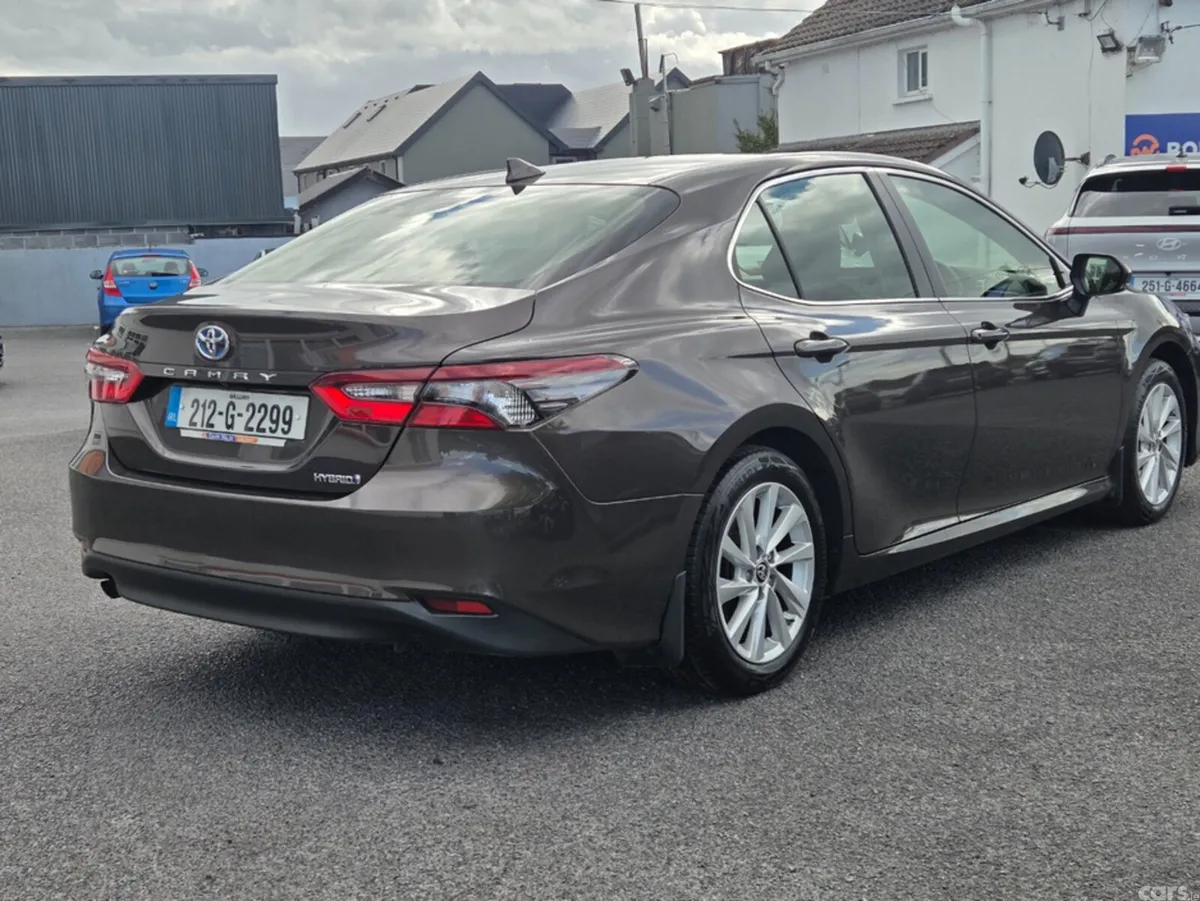 Toyota Camry Saloon, Petrol Hybrid, 2021, Grey