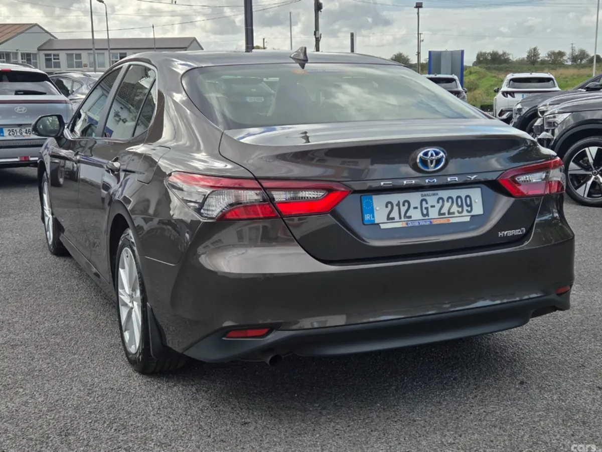 Toyota Camry Saloon, Petrol Hybrid, 2021, Grey