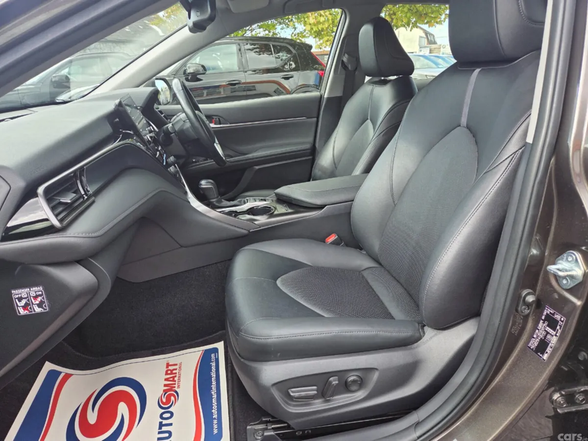 Toyota Camry Saloon, Petrol Hybrid, 2021, Grey
