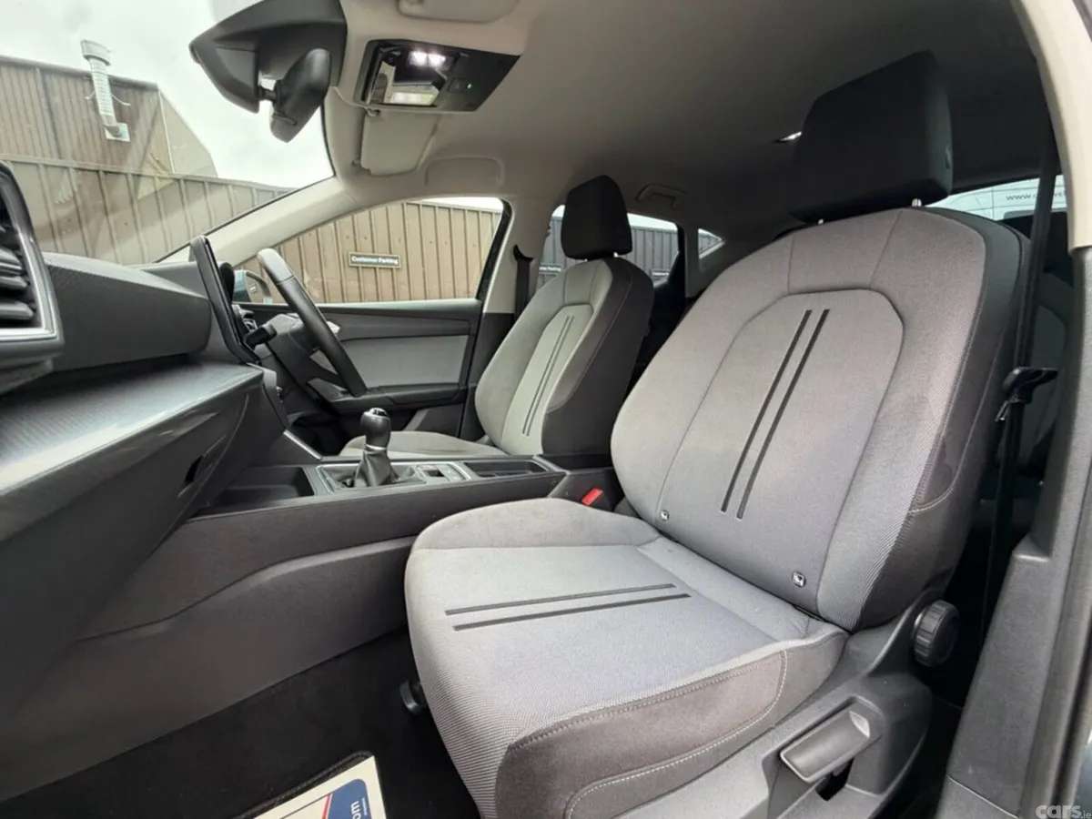 SEAT Leon Hatchback, Diesel, 2023, Grey