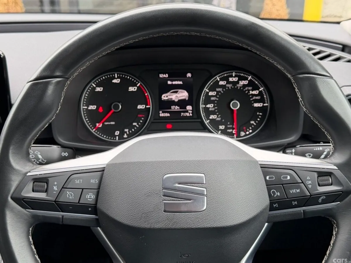 SEAT Leon Hatchback, Diesel, 2023, Grey