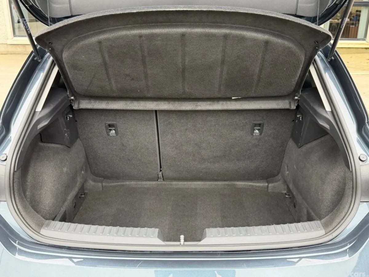 SEAT Leon Hatchback, Diesel, 2023, Grey