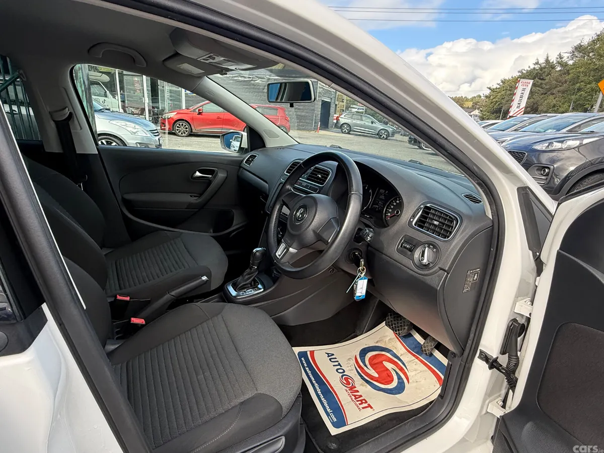 Volkswagen Polo Hatchback, Petrol, 2012, White