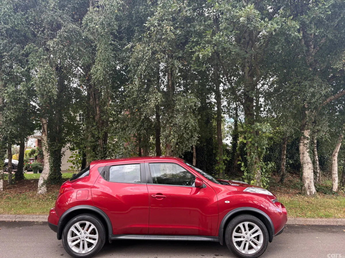 Nissan Juke SUV, Petrol, 2013, Red