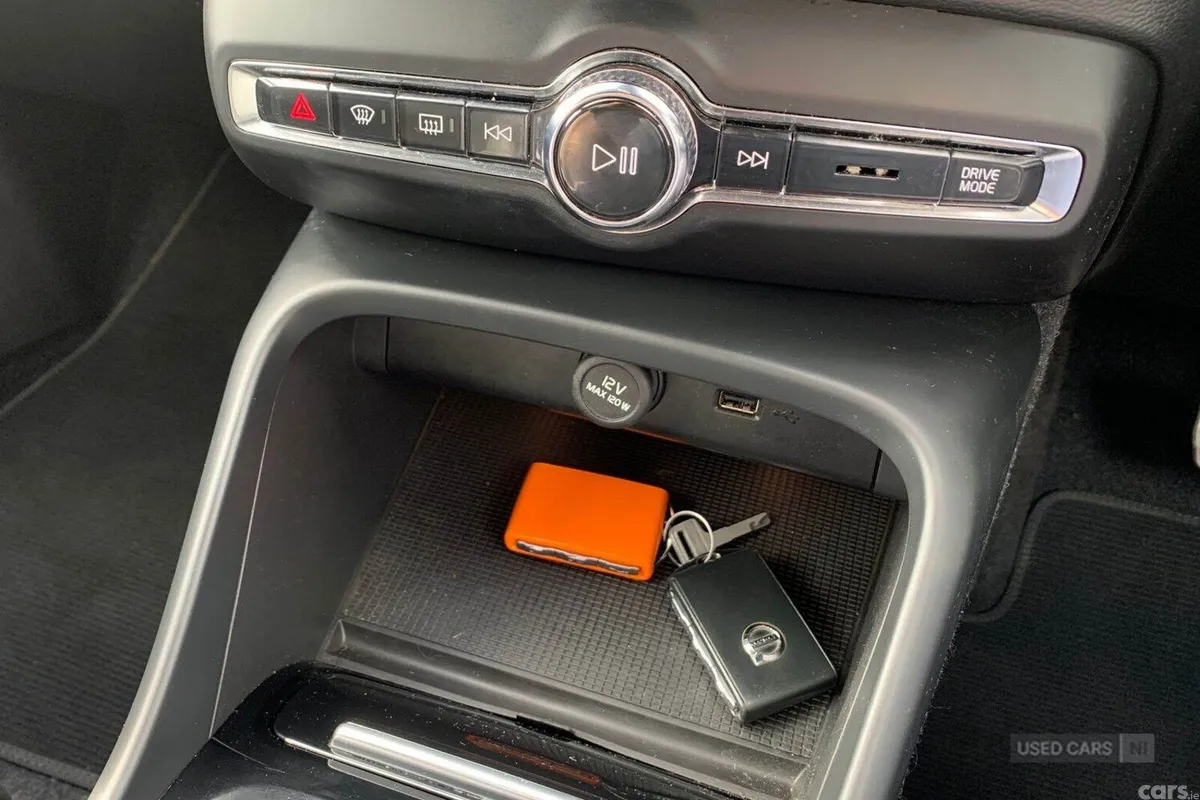 Volvo XC40 SUV, Petrol Hybrid, 2020, Black