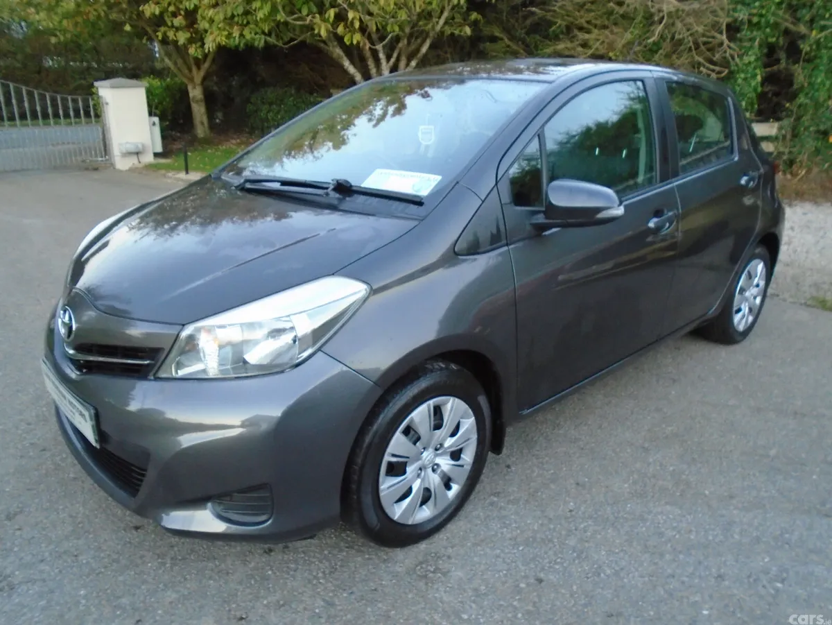 Toyota Yaris Hatchback, Petrol, 2012, Grey