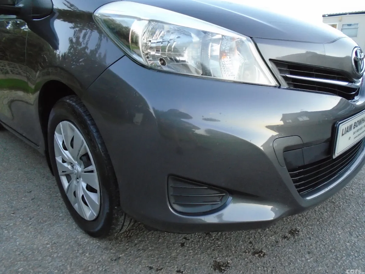 Toyota Yaris Hatchback, Petrol, 2012, Grey
