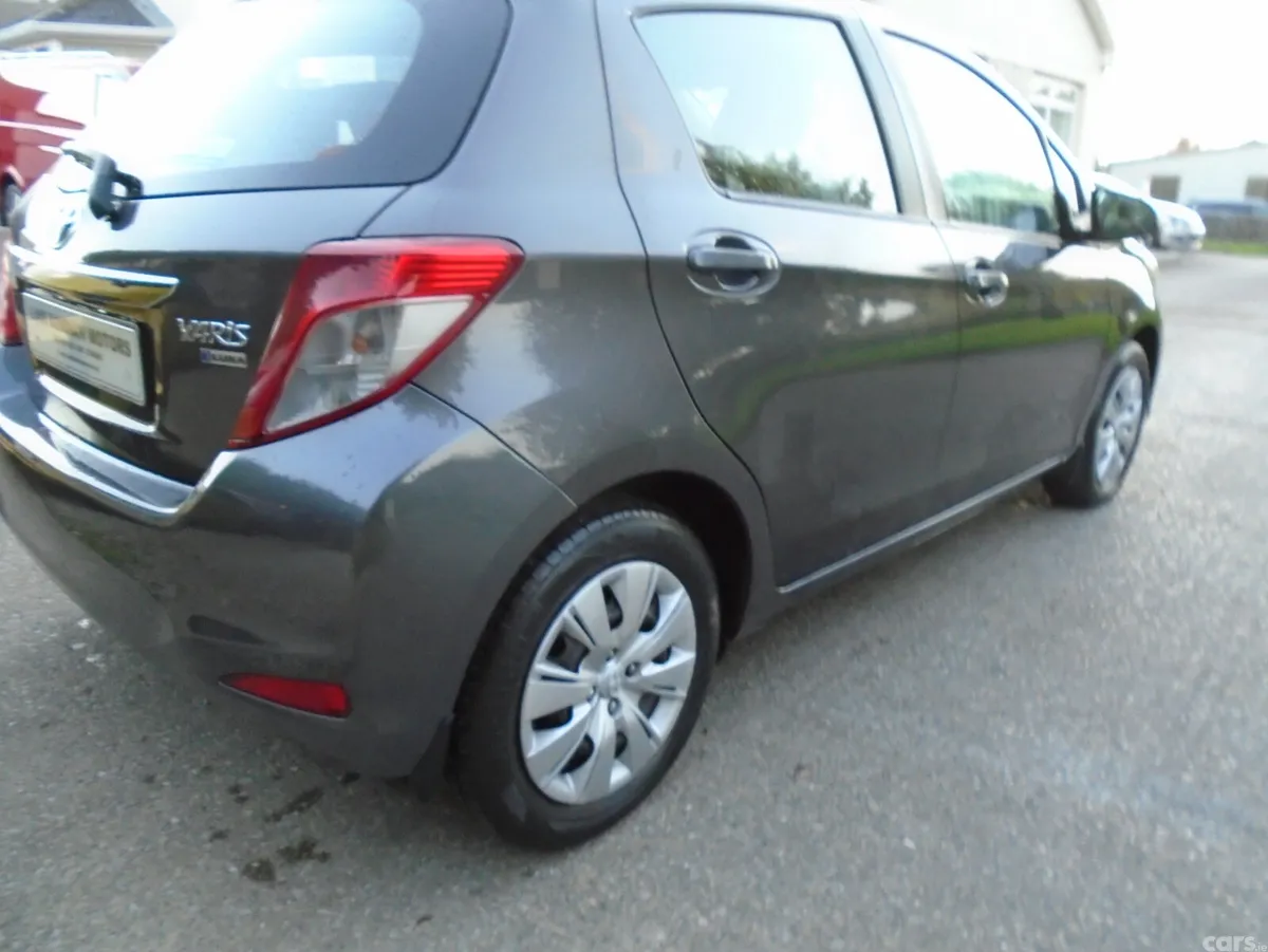 Toyota Yaris Hatchback, Petrol, 2012, Grey