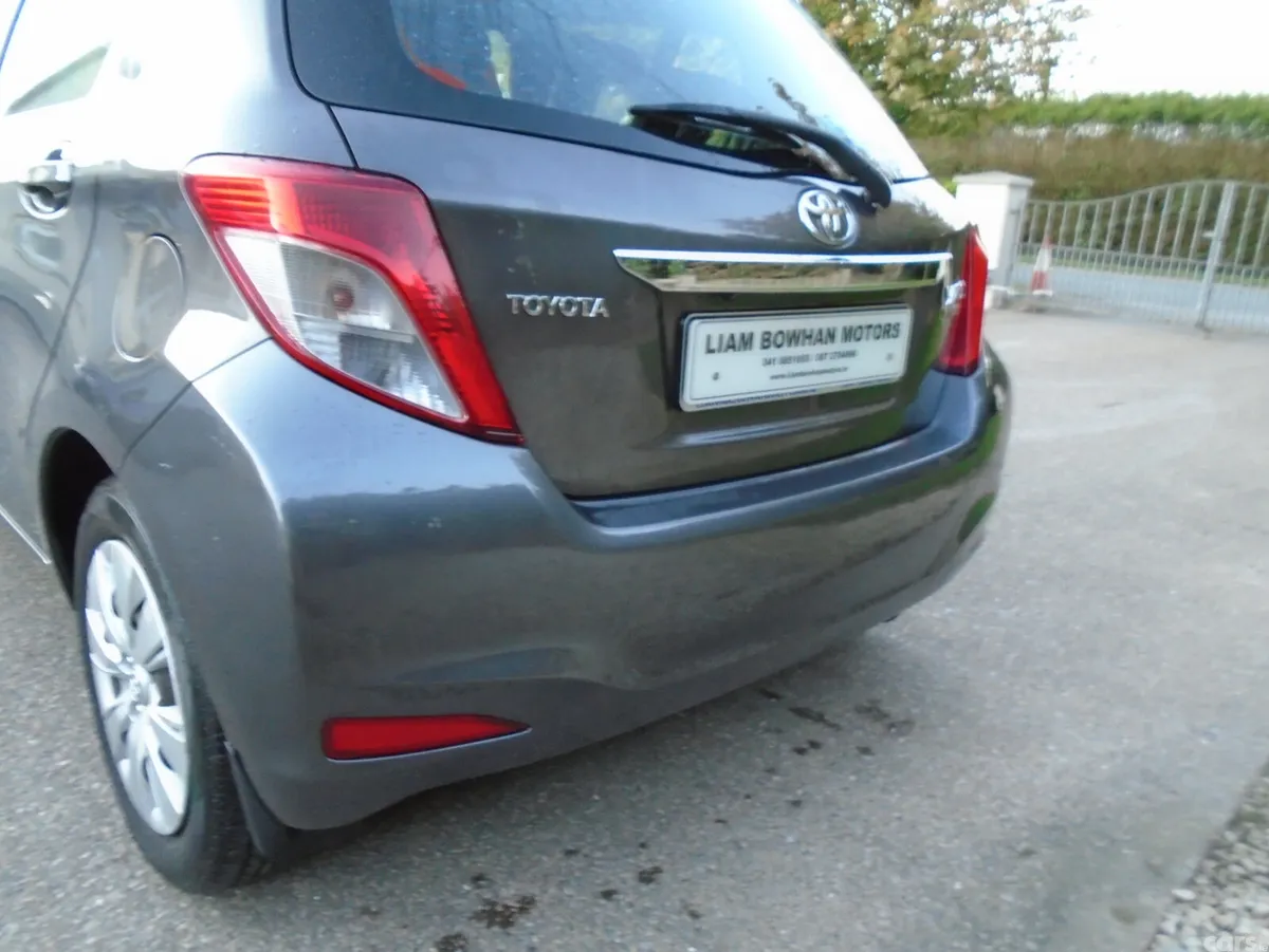 Toyota Yaris Hatchback, Petrol, 2012, Grey