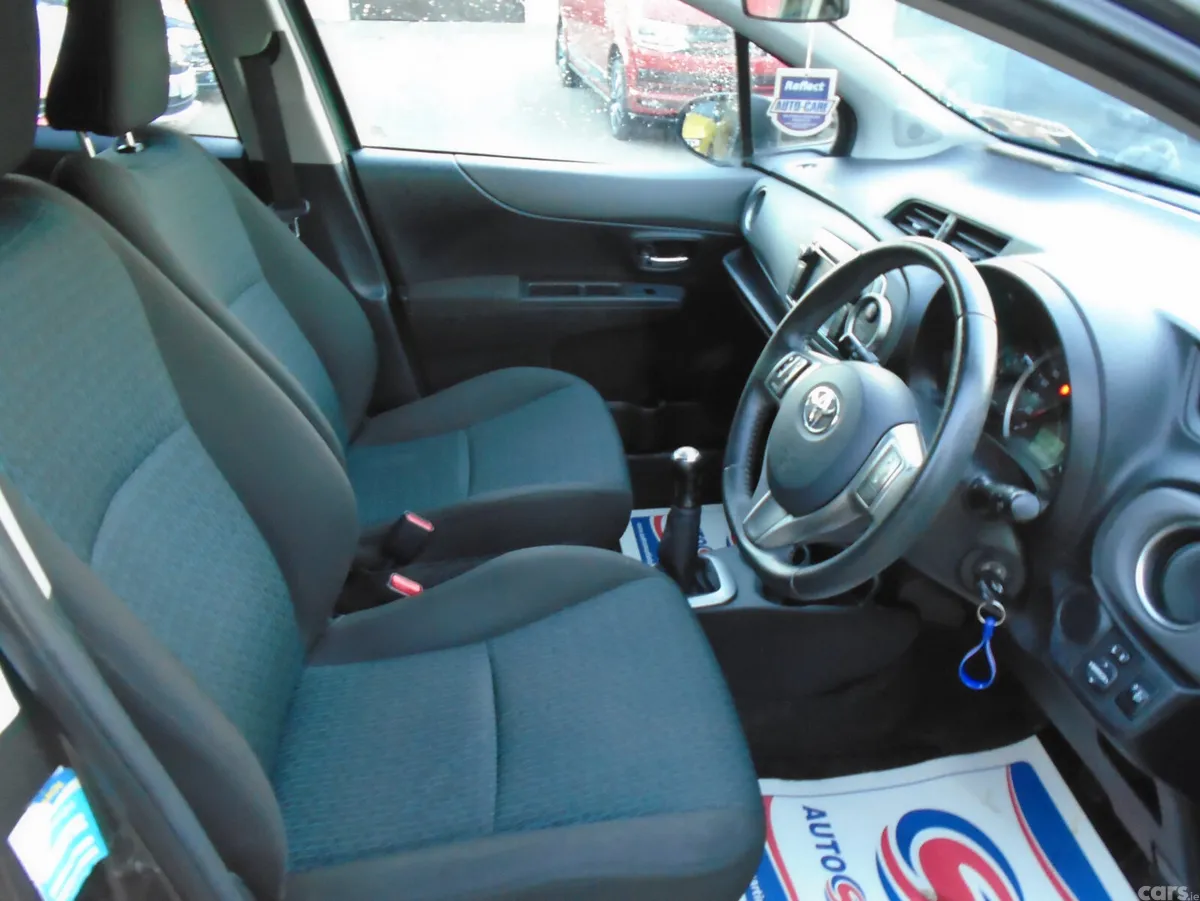 Toyota Yaris Hatchback, Petrol, 2012, Grey