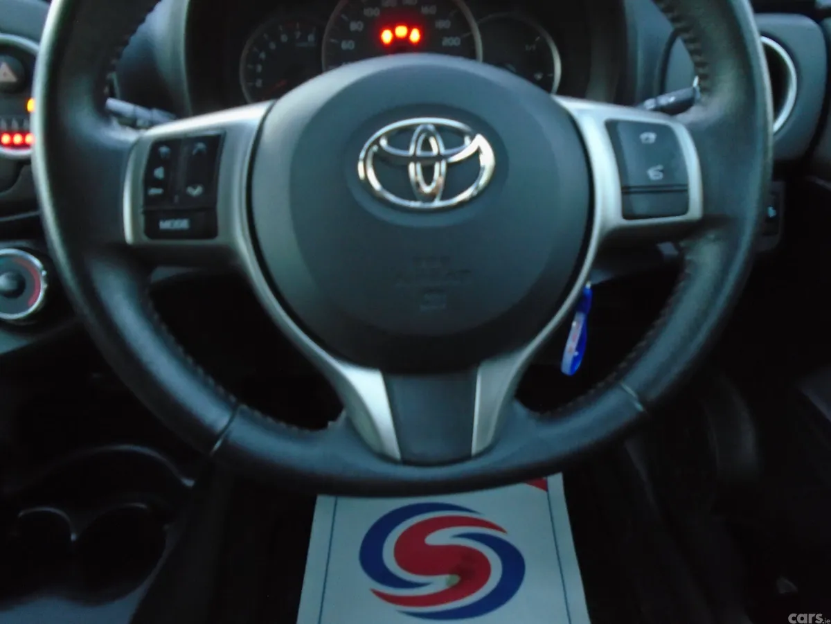 Toyota Yaris Hatchback, Petrol, 2012, Grey