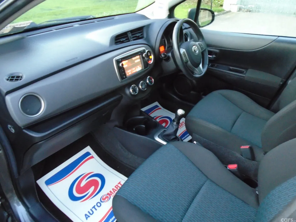 Toyota Yaris Hatchback, Petrol, 2012, Grey