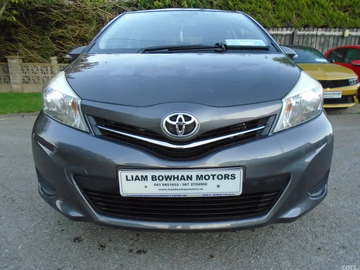 Toyota Yaris Hatchback, Petrol, 2012, Grey
