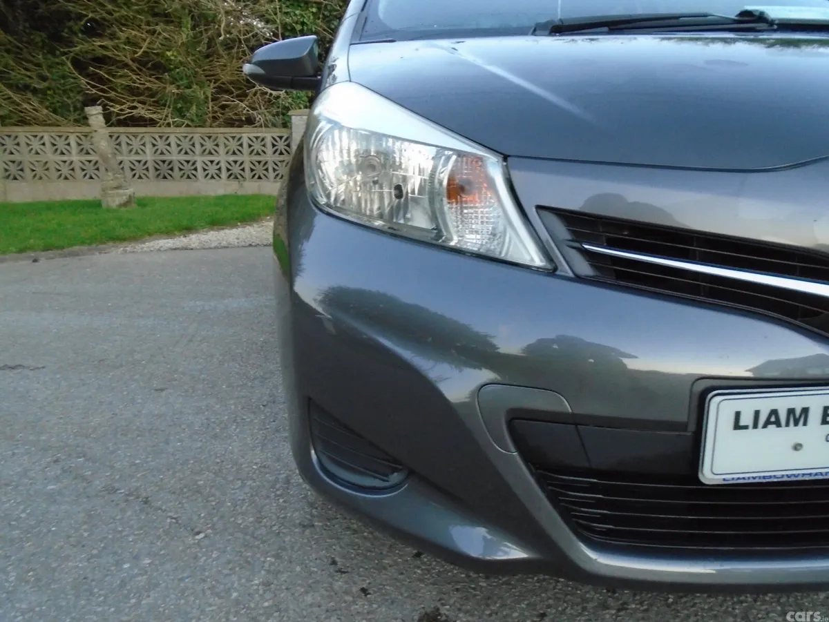 Toyota Yaris Hatchback, Petrol, 2012, Grey