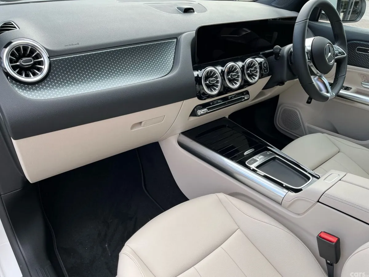 Mercedes-Benz GLA SUV, Petrol Hybrid, 2026, White