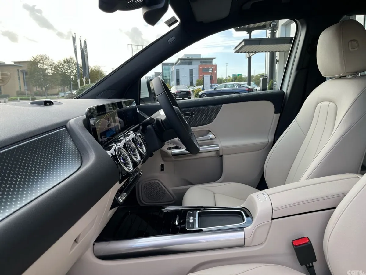 Mercedes-Benz GLA SUV, Petrol Hybrid, 2026, White