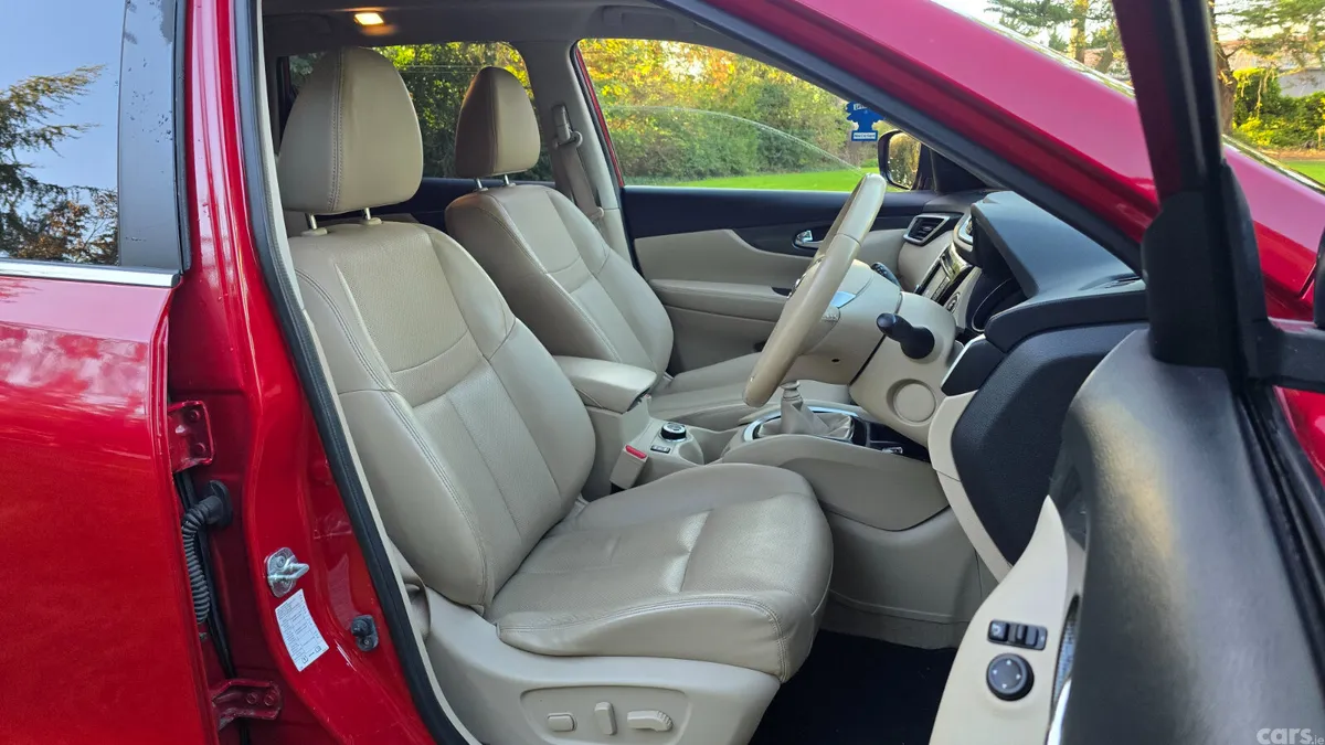 Nissan X-Trail SUV, Diesel, 2016, Red