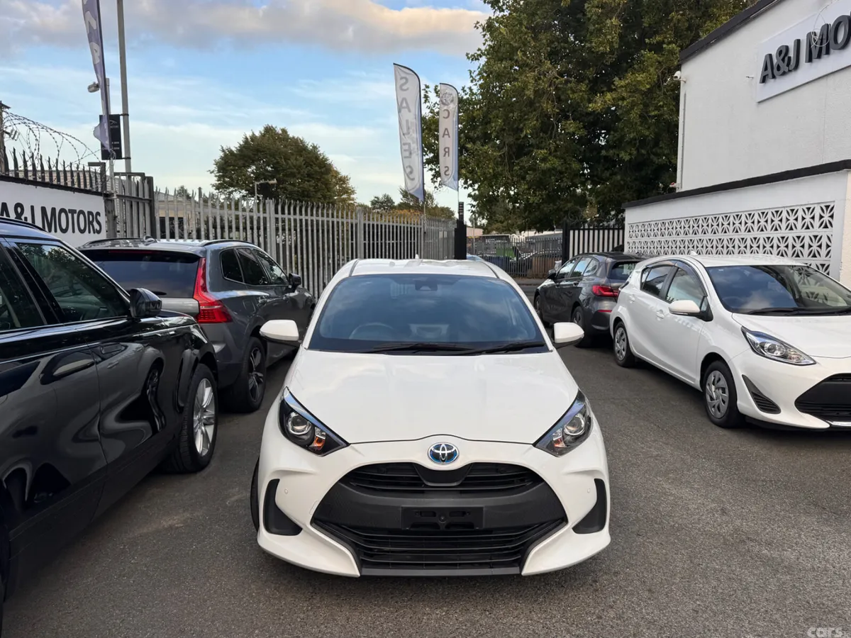 Toyota Yaris Hatchback, Petrol Hybrid, 2021, White