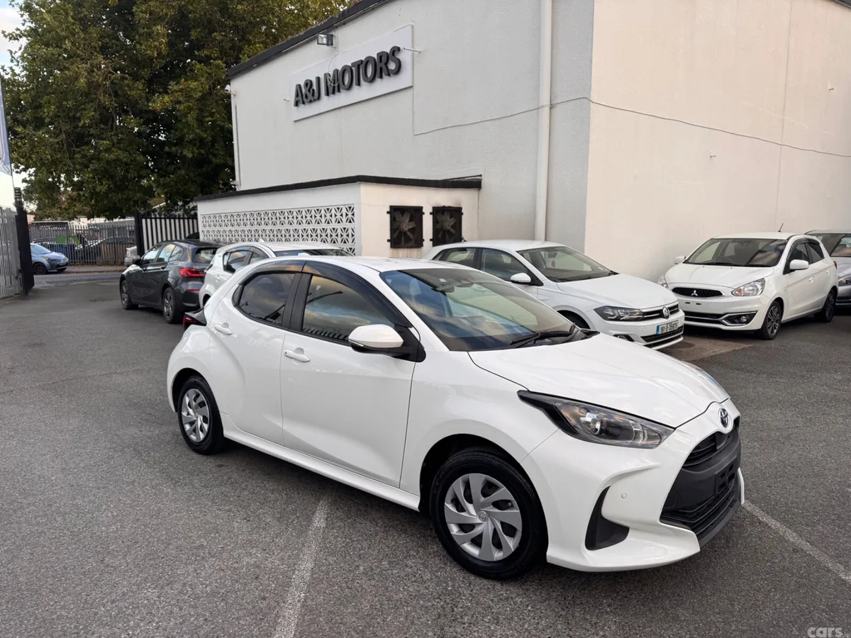 Toyota Yaris Hatchback, Petrol Hybrid, 2021, White