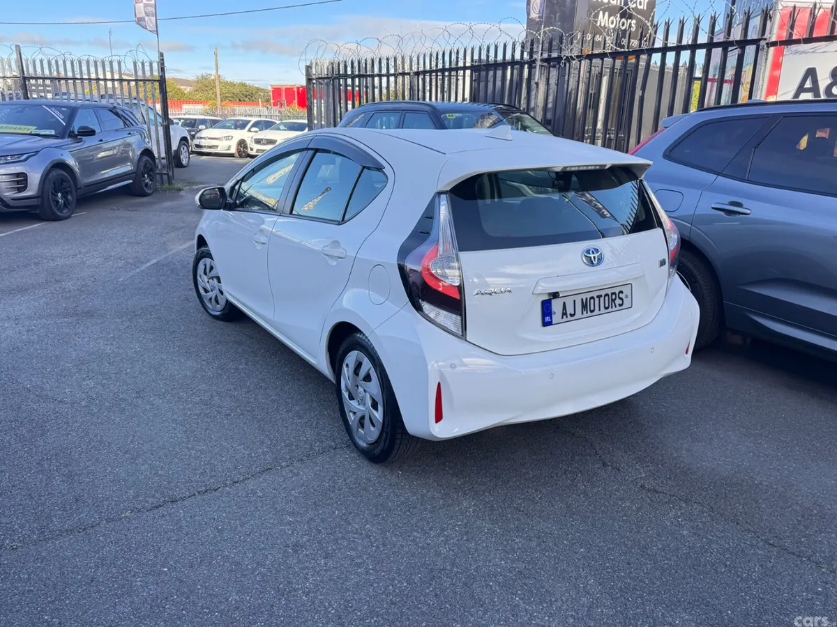 Toyota Aqua Hatchback, Petrol Hybrid, 2021, White