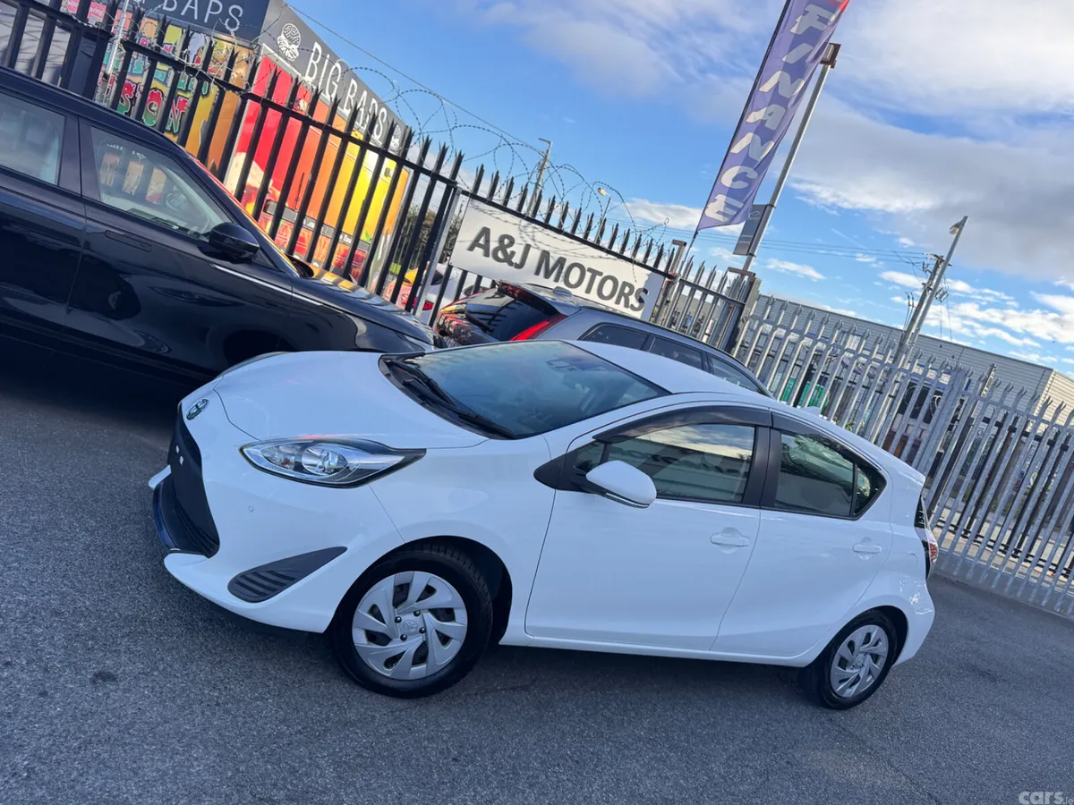 Toyota Aqua Hatchback, Petrol Hybrid, 2021, White