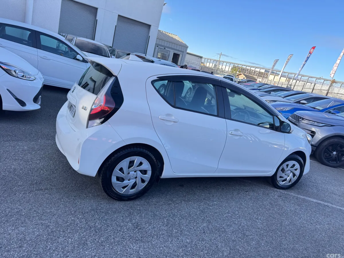Toyota Aqua Hatchback, Petrol Hybrid, 2021, White