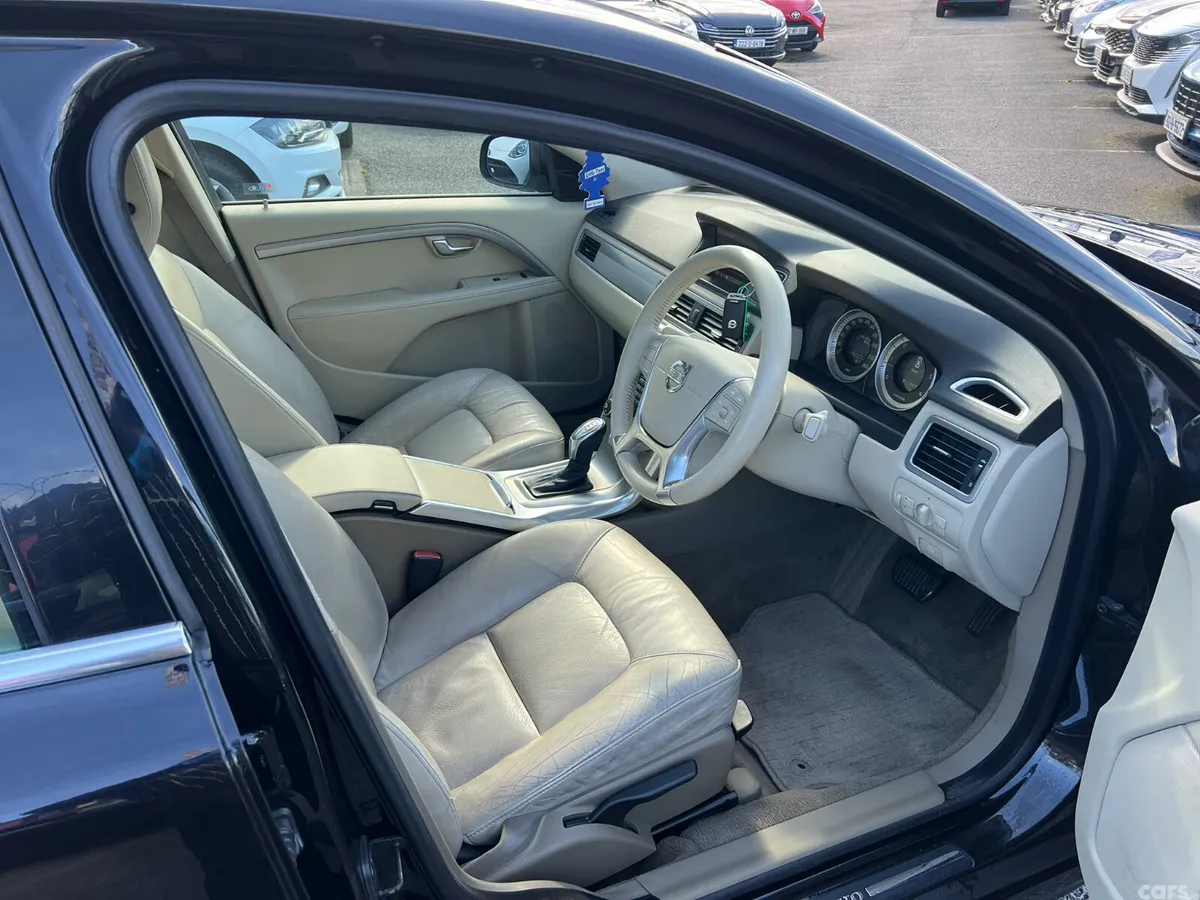 Volvo S80 Saloon, Diesel, 2013, Black