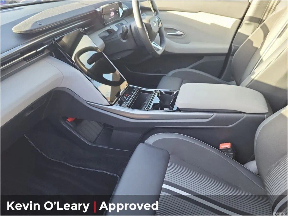 Ford Capri MPV, Electric, 2025, Grey