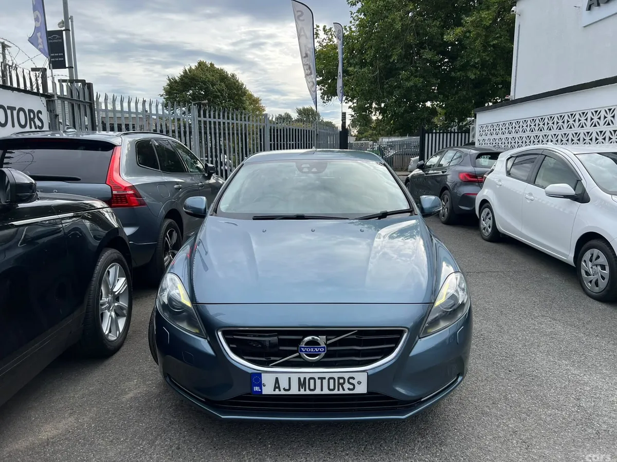 Volvo V40 Hatchback, Petrol, 2015, Blue