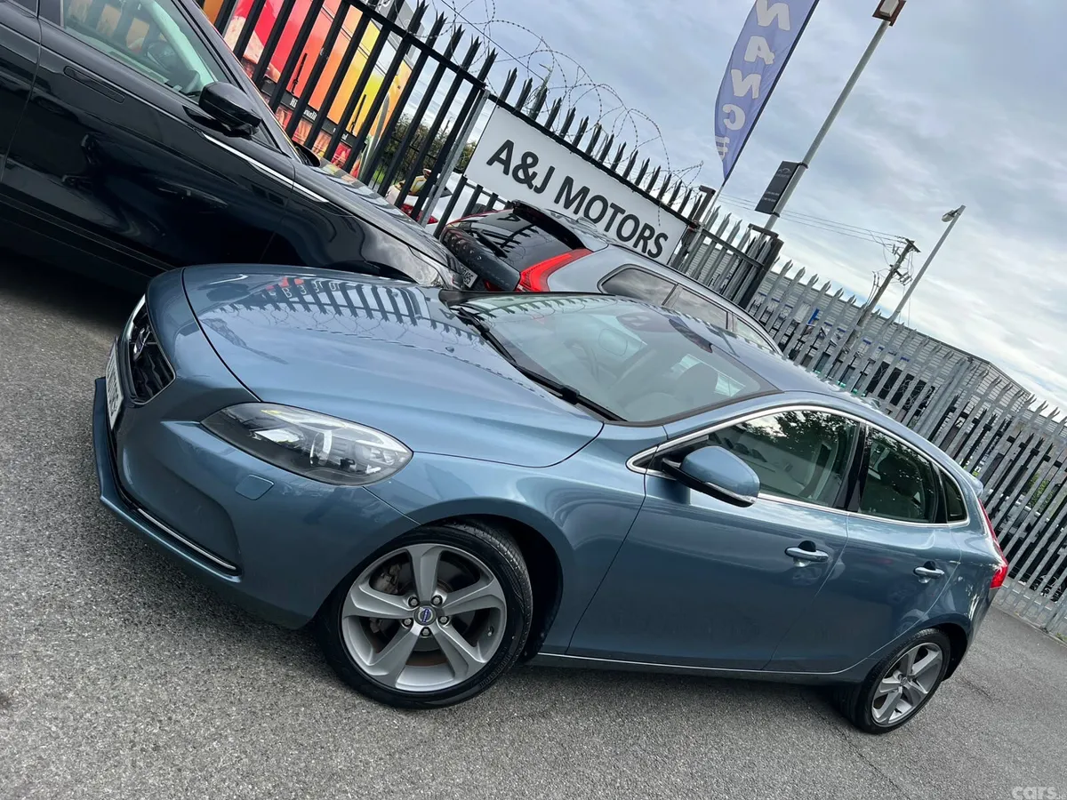 Volvo V40 Hatchback, Petrol, 2015, Blue