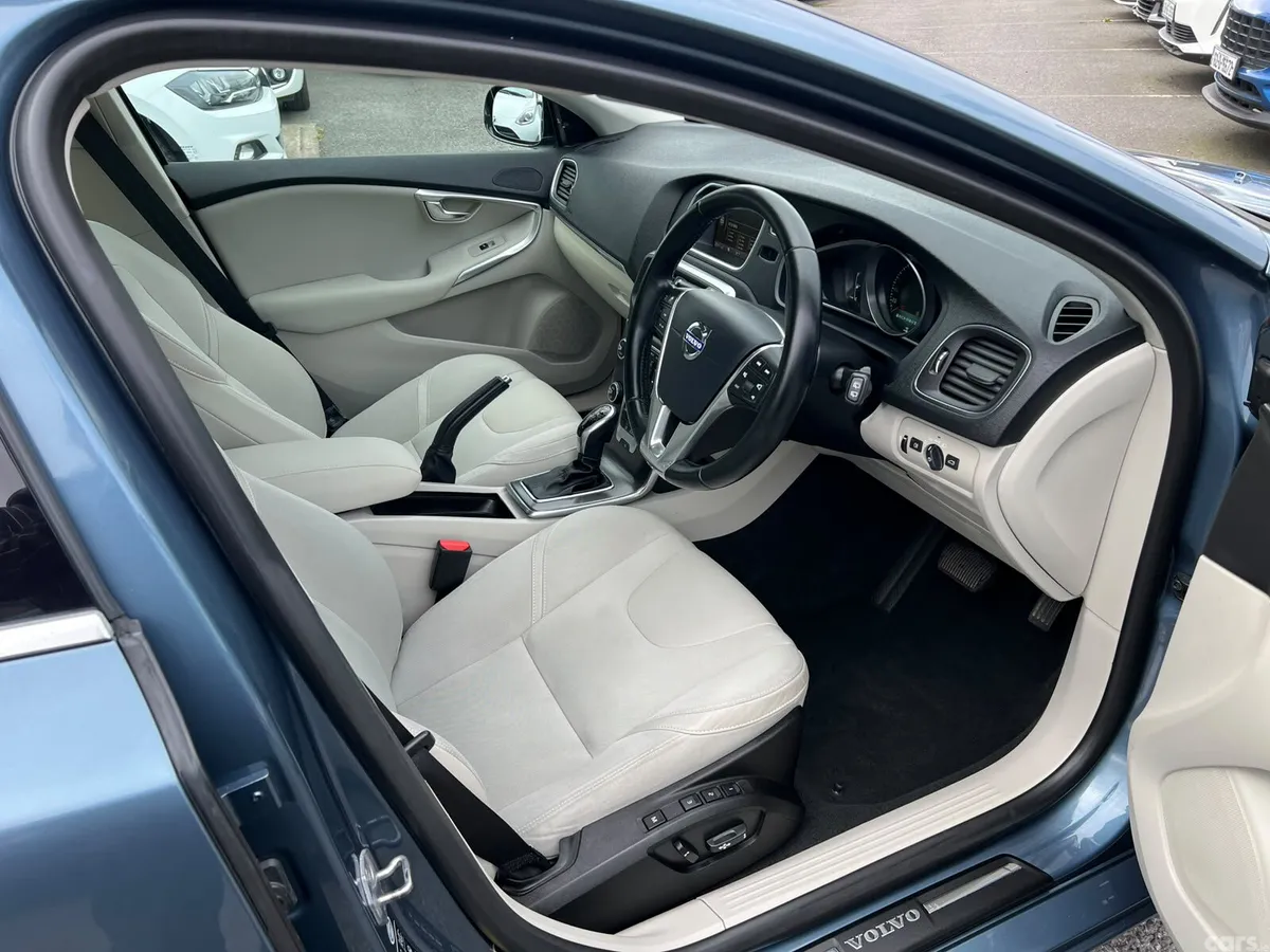 Volvo V40 Hatchback, Petrol, 2015, Blue