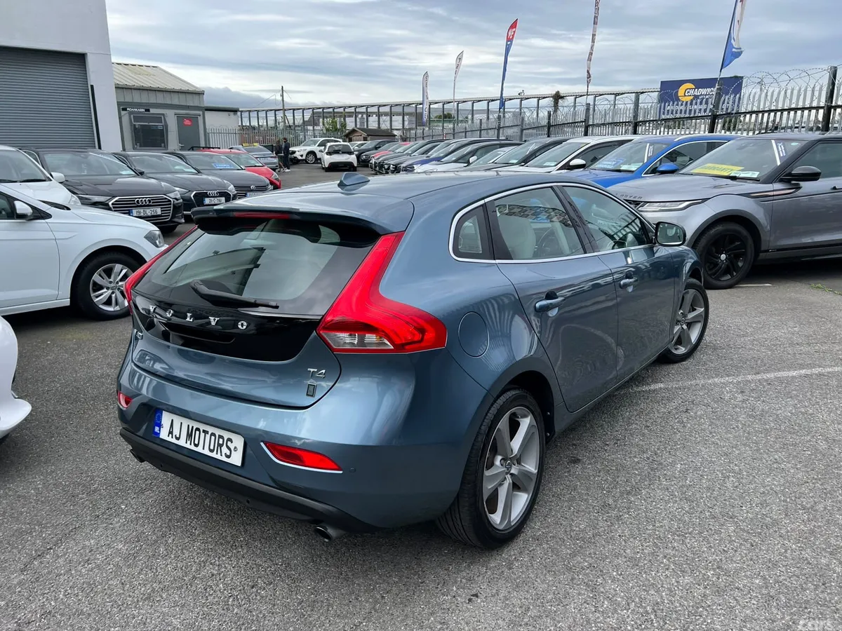 Volvo V40 Hatchback, Petrol, 2015, Blue