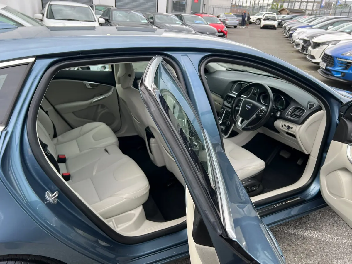 Volvo V40 Hatchback, Petrol, 2015, Blue