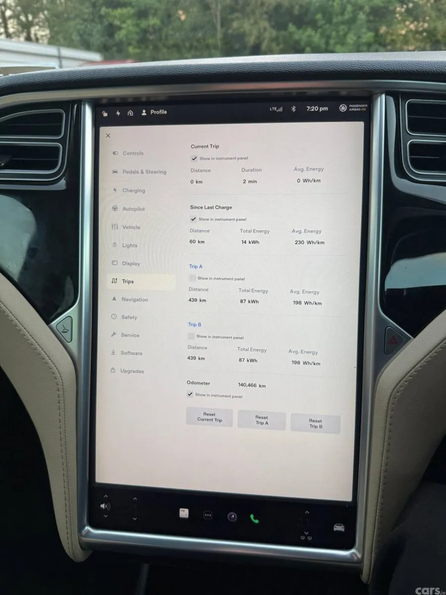 Tesla Model S Hatchback, Electric, 2015, Blue