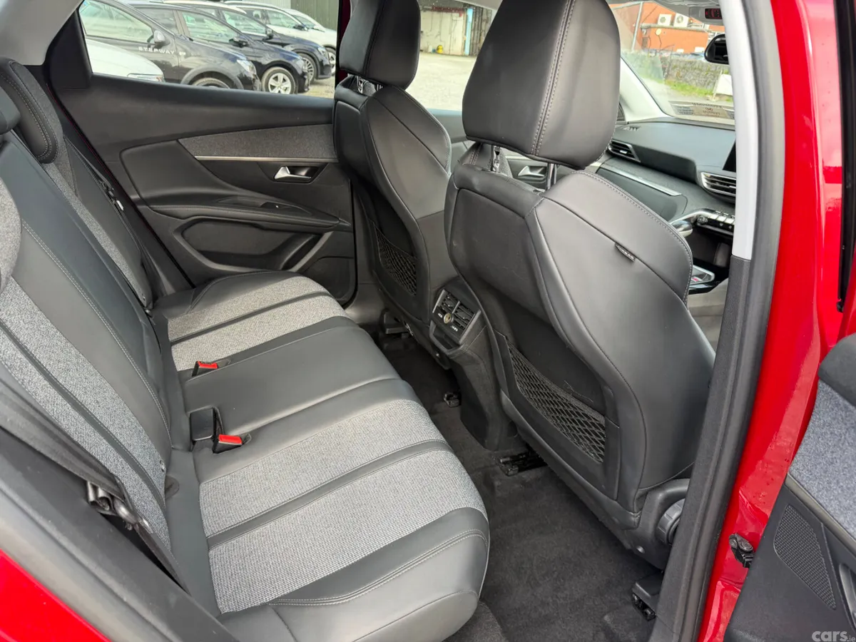 Peugeot 3008 MPV, Diesel, 2020, Red