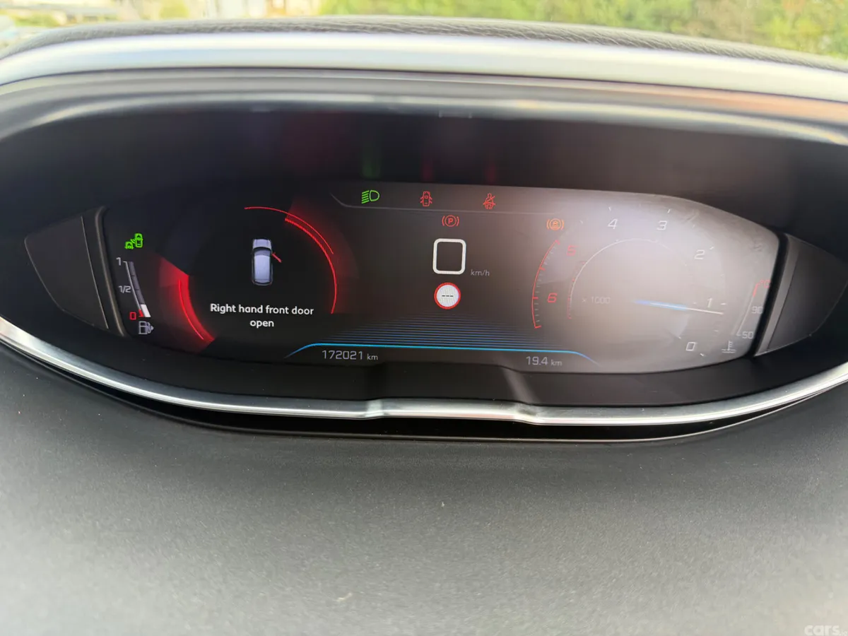Peugeot 3008 MPV, Diesel, 2020, Red
