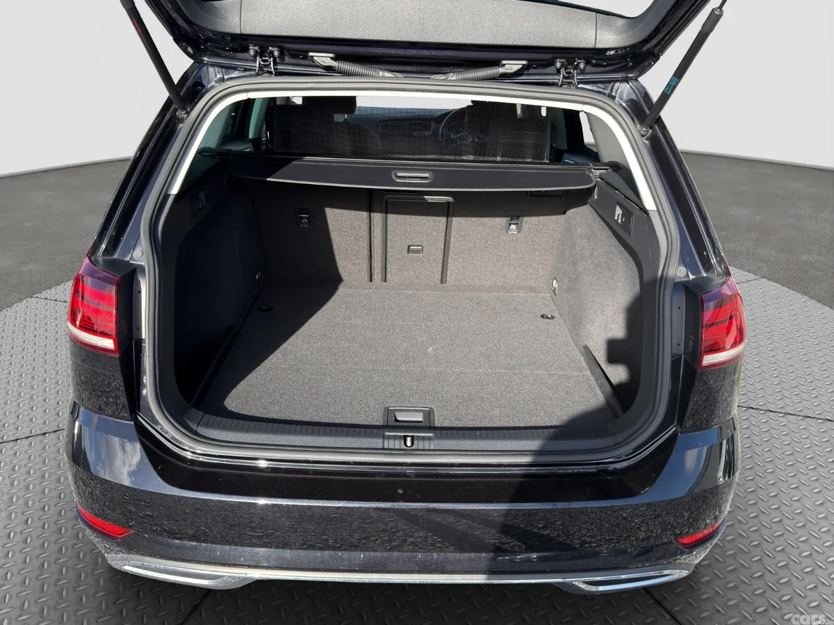 Volkswagen Golf Estate, Petrol, 2019, Black