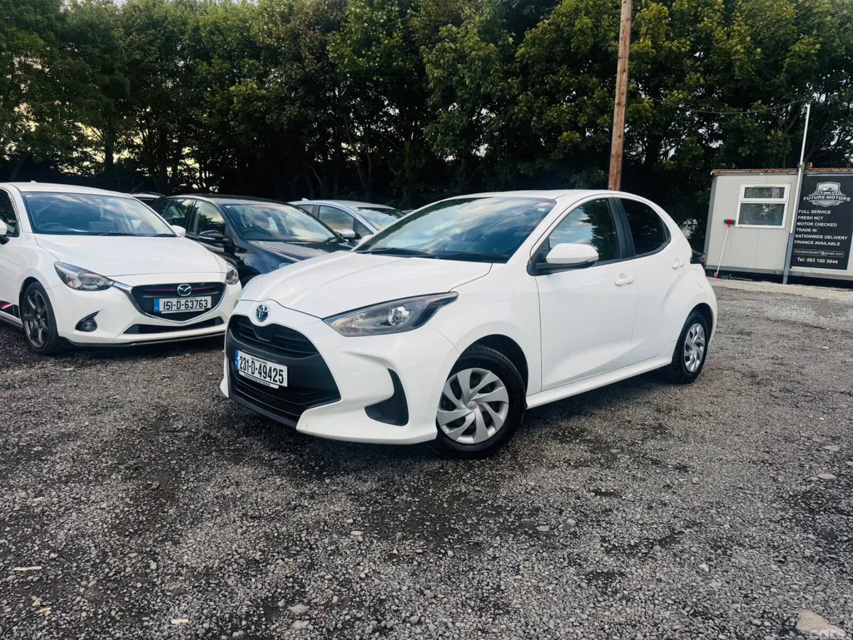 Toyota Yaris Hatchback, Petrol Hybrid, 2023, White