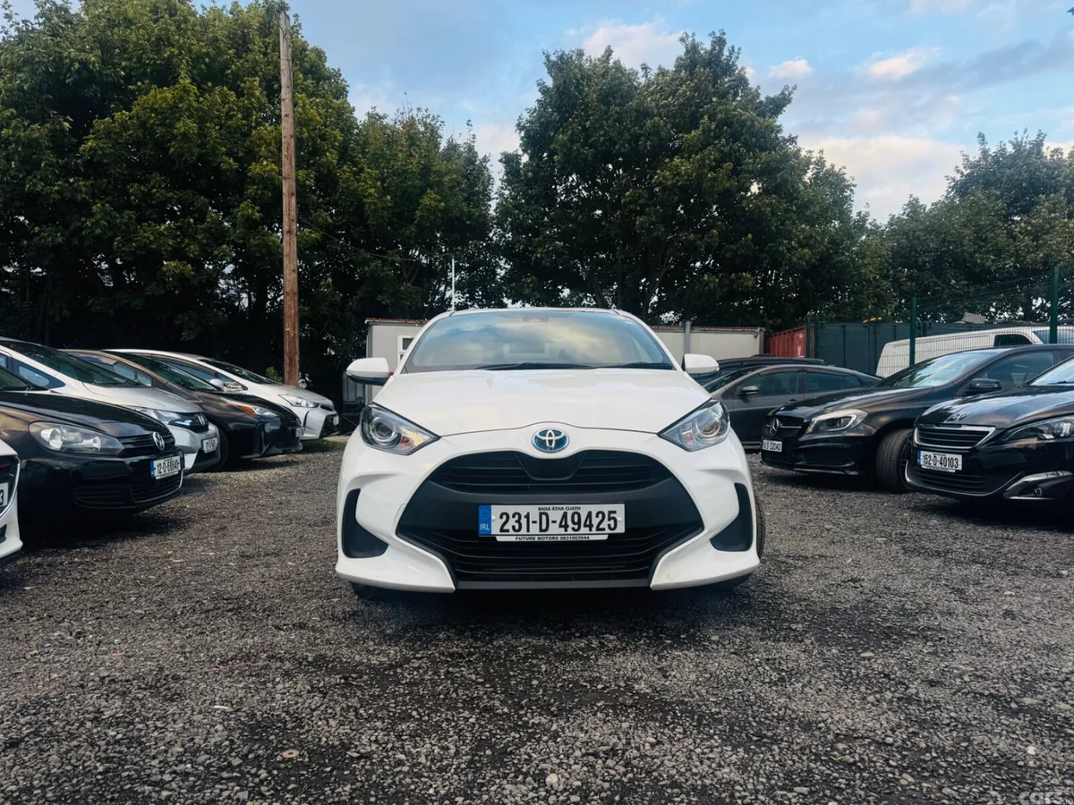 Toyota Yaris Hatchback, Petrol Hybrid, 2023, White
